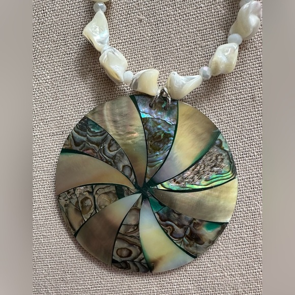 24 inch Freshwater Pearls and Mother of Pearl pendant bead necklace NWOT - Picture 9 of 14